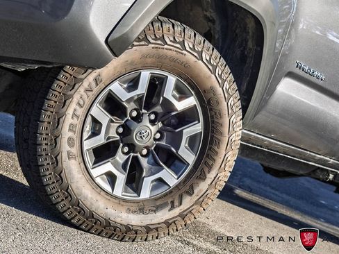 Used 2022 Toyota Tacoma TRD Off-Road AWD/4WD image 8