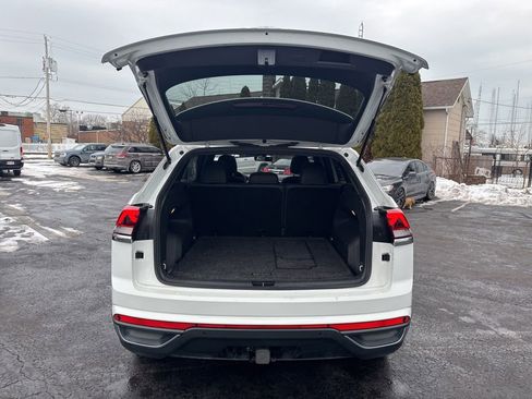 Used 2022 Volkswagen Atlas Cross Sport SE image 40