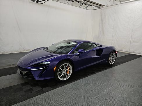 Used 2024 McLaren Artura RWD image 1