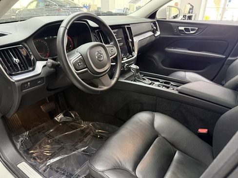 Used 2020 Volvo V60 T5 Momentum FWD image 19