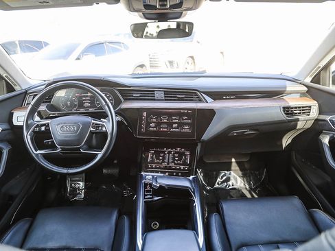 Used 2019 Audi e-tron Prestige w/ Prestige Package AWD/4WD image 12