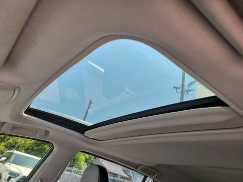 Used 2017 Toyota RAV4 Limited AWD/4WD image 4
