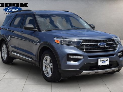 Used 2021 Ford Explorer XLT w/ Equipment Group 202A RWD image 2