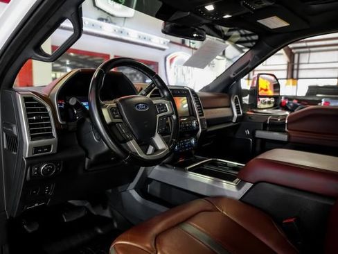 Used 2021 Ford F350 Platinum AWD/4WD image 5
