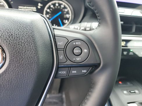 Certified 2023 Toyota Venza XLE image 29