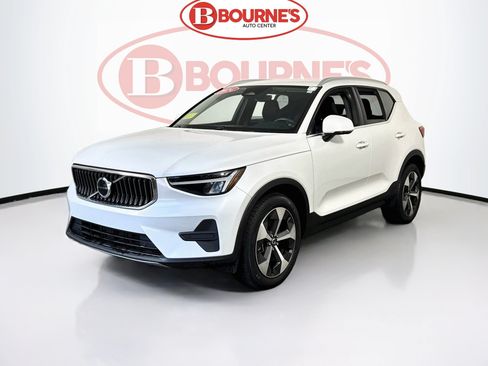 Used 2024 Volvo XC40 B5 Core w/ Climate Package AWD/4WD image 6