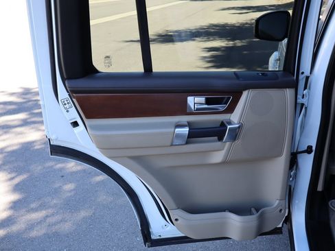 Used 2016 Land Rover LR4 HSE LUX AWD/4WD image 27
