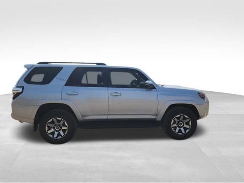 Used 2022 Toyota 4Runner TRD Off-Road Premium AWD/4WD image 2