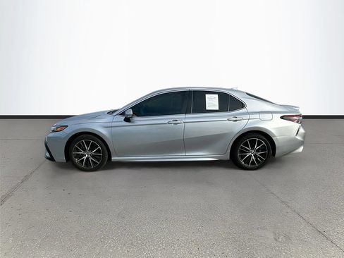 Used 2024 Toyota Camry SE FWD image 4