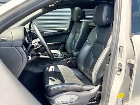Certified 2022 Porsche Macan AWD/4WD image 5