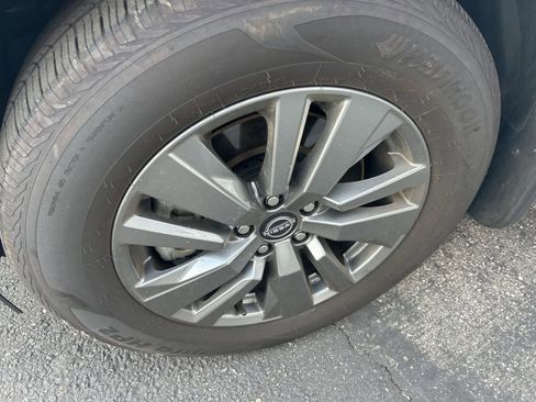 Used 2025 Nissan Pathfinder S image 12