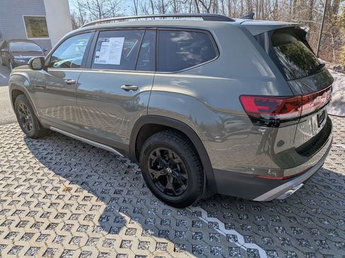 Used 2025 Volkswagen Atlas Peak Edition SE AWD/4WD image 3