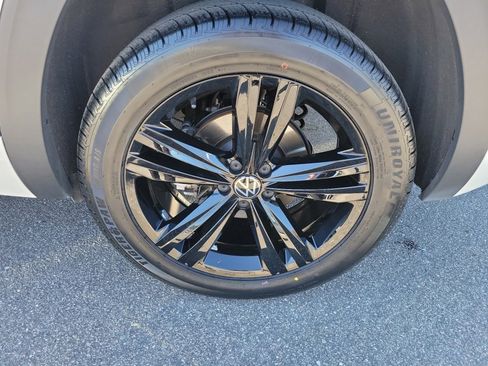Certified 2023 Volkswagen Atlas Cross Sport SEL R-Line image 27