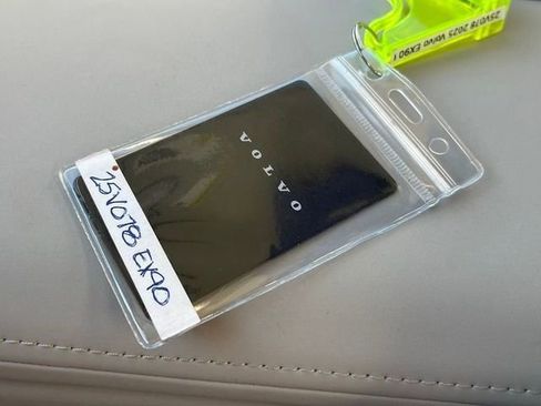 New 2025 Volvo EX90 Ultra image 36