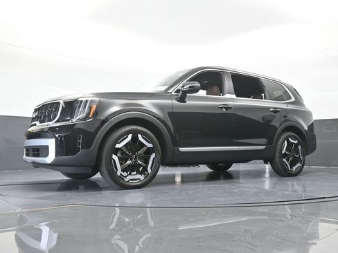 Used 2024 Kia Telluride EX w/ EX Captain's Chair Package FWD image 58