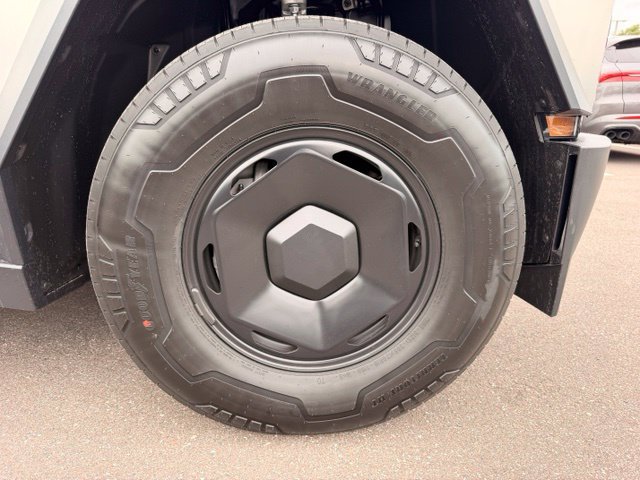 Used 2026 Tesla Cybertruck AWD Crew Cab image 19