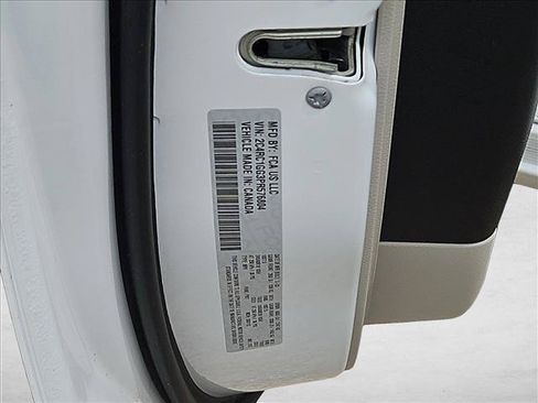 Used 2023 Chrysler Pacifica Limited FWD image 14