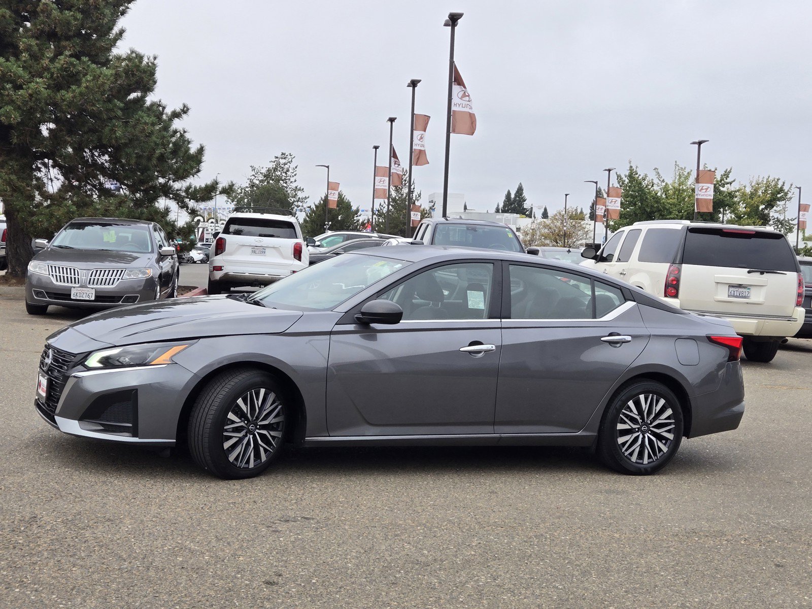 Certified 2025 Nissan Altima 2.5 SV FWD image 7