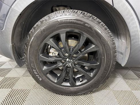 Used 2021 Kia Telluride LX FWD image 16
