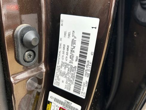 Used 2023 Toyota Tundra Limited w/ Power Package image 10