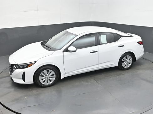 Certified 2025 Nissan Sentra S FWD image 32
