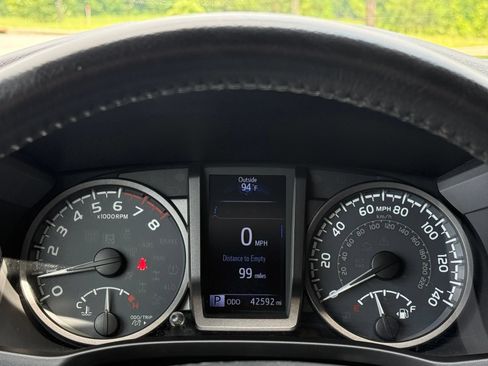 Used 2019 Toyota Tacoma TRD Off-Road w/ Technology Package RWD image 28
