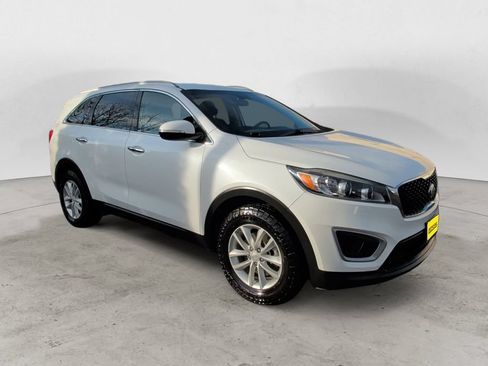 Used 2018 Kia Sorento FWD image 3