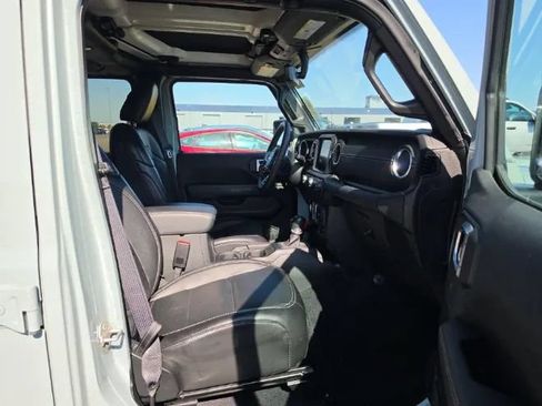 Used 2023 Jeep Wrangler Unlimited Sahara w/ Cold Weather Group AWD/4WD image 12