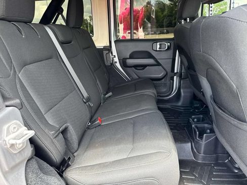 Used 2019 Jeep Wrangler Unlimited Sahara w/ Safety Group AWD/4WD image 15