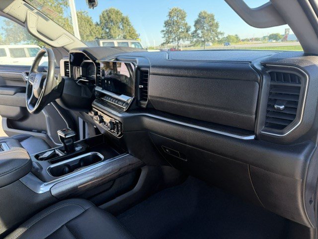 Used 2022 Chevrolet Silverado 1500 LTZ w/ LTZ Premium Package AWD/4WD image 38
