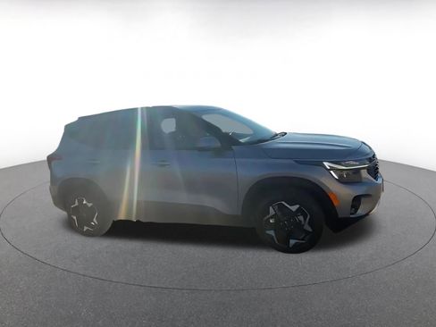 Used 2025 Kia Seltos S image 2