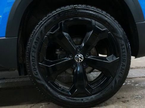 Certified 2025 Volkswagen Taos SE image 80