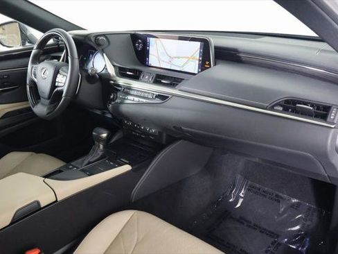Certified 2020 Lexus ES 300h w/ Accessory Package FWD image 9