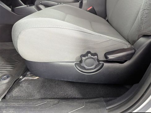 Used 2018 Toyota Tacoma SR image 13