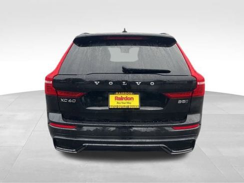 Used 2025 Volvo XC60 B5 Plus image 8