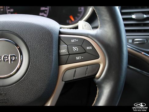 Used 2017 Jeep Grand Cherokee Limited w/ Luxury Group II AWD/4WD image 16