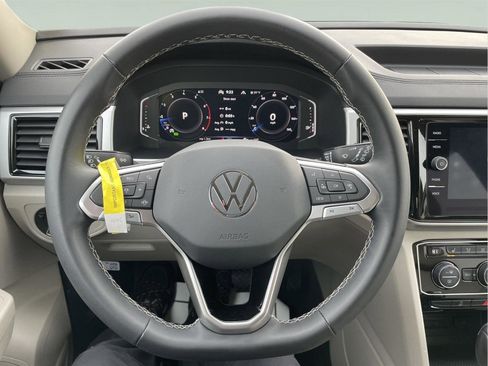 Used 2023 Volkswagen Atlas SE w/ Black Wheel Package image 29