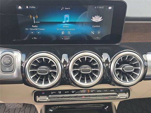 Used 2022 Mercedes-Benz GLB 250 image 16