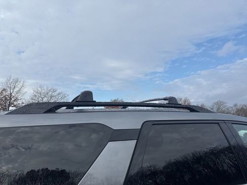 Used 2024 Nissan Pathfinder SV image 48