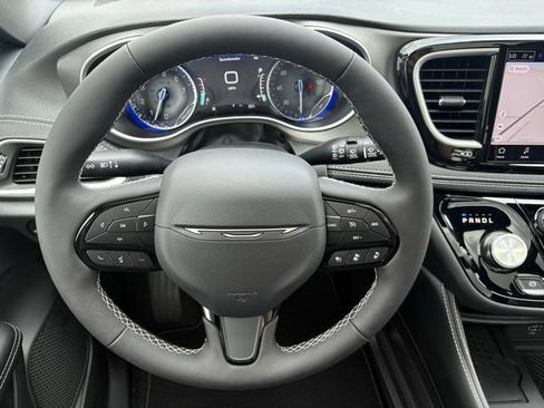 New 2027 Chrysler Pacifica Limited FWD image 27