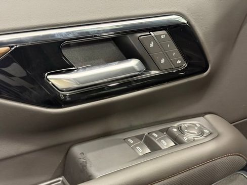 New 2026 Chevrolet Suburban High Country image 17