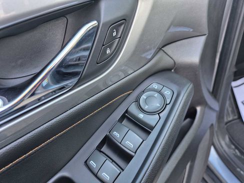 Used 2019 Chevrolet Traverse LT image 15