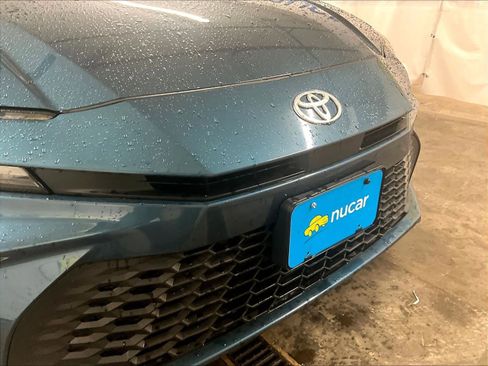 Used 2025 Toyota Camry SE image 31