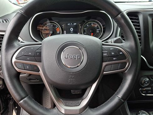 Used 2019 Jeep Cherokee Latitude Plus AWD/4WD image 19