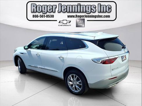 Used 2022 Buick Enclave Essence w/ Experience Buick Package image 3
