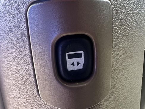 Used 2014 Chrysler Town & Country Touring-L w/ Driver Convenience Group FWD image 33