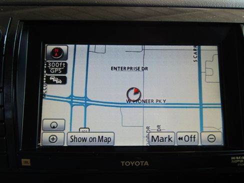 Used 2012 Toyota Sequoia Platinum RWD image 21