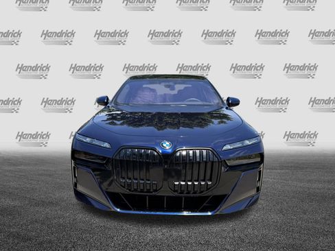 Used 2023 BMW i7 xDrive60 w/ Executive Package 2 AWD/4WD image 3