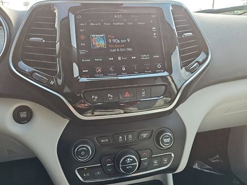 Used 2021 Jeep Cherokee Limited w/ Elite Package AWD/4WD image 38