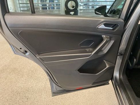 Used 2021 Volkswagen Tiguan SE AWD/4WD image 33